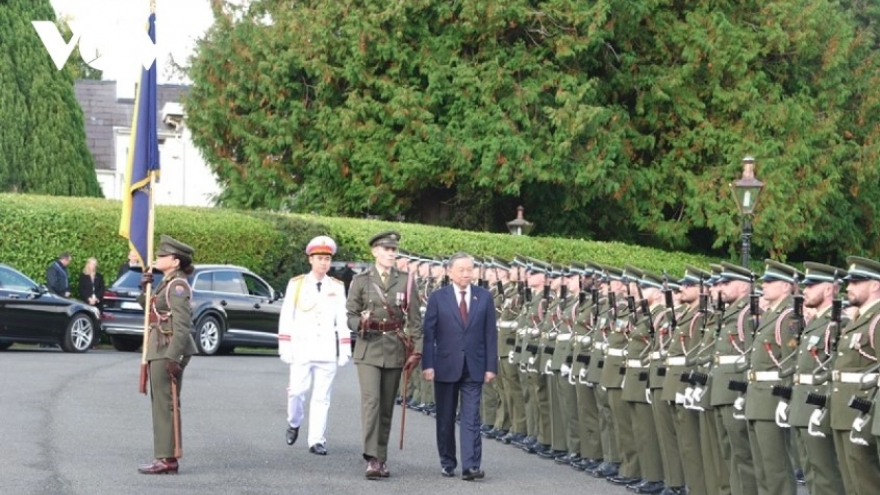 Welcome ceremony held for top Vietnamese leader in Dublin